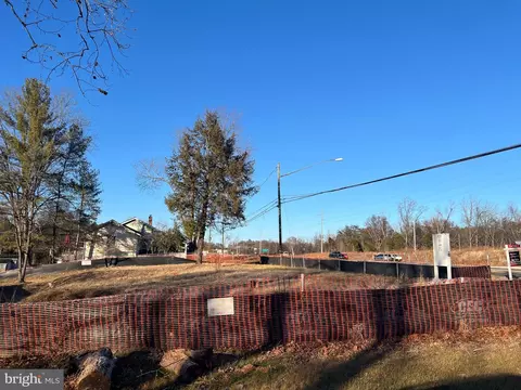 7106 Centreville Rd, Centreville, VA 20121