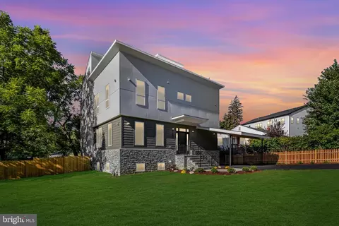 7435 Nigh Rd, Falls Church, VA 22043