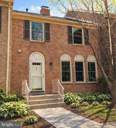 2145 Kings Mill Ct, Falls Church, VA 22043