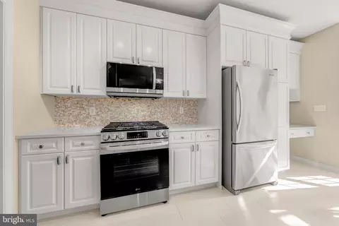 Kitchen - 1916 Logan Manor Dr, Reston, VA 20190 photo 4 of 7
