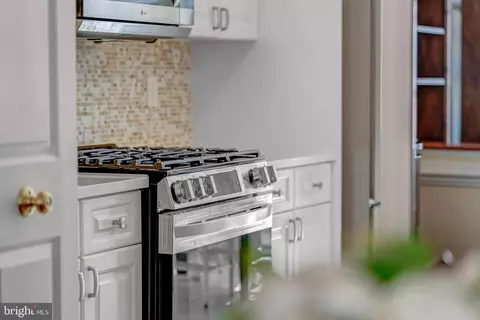 Kitchen - 1916 Logan Manor Dr, Reston, VA 20190 photo 5 of 7