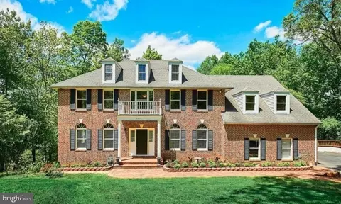 6608 Stonecrest Ln, Fairfax Station, VA 22039
