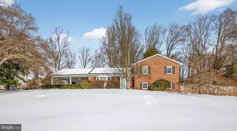 2849 Hideaway Rd, Fairfax, VA 22031