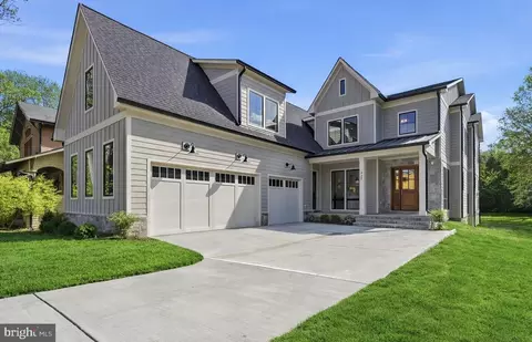 439 Lewis St NW, Vienna, VA 22180