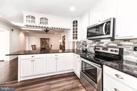 7518 Fairwood Ln, Falls Church, VA 22046