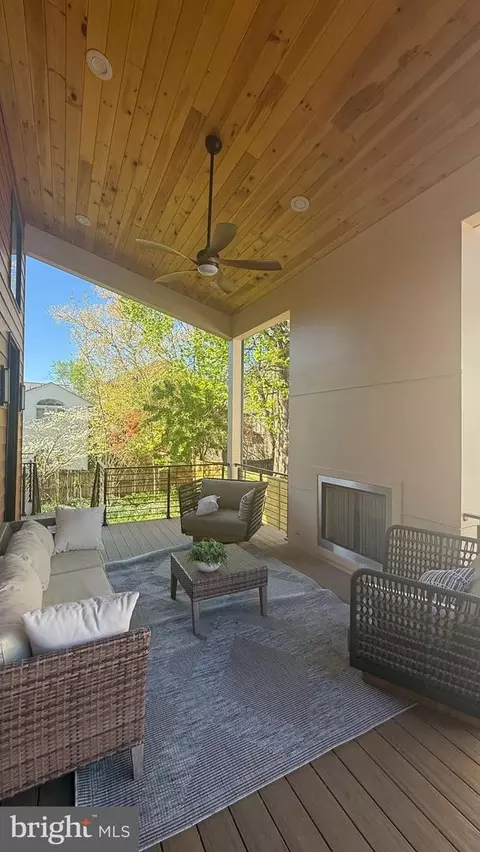 Exterior - 6816 Dean Dr, Mclean, VA 22101 photo 7 of 7