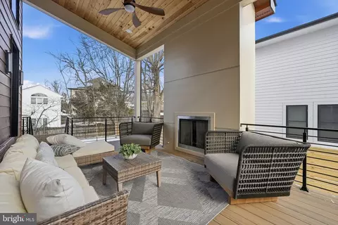 Exterior - 6816 Dean Dr, Mclean, VA 22101 photo 6 of 7