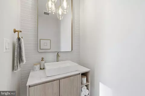 Bath - 6816 Dean Dr, Mclean, VA 22101 photo 1 of 10