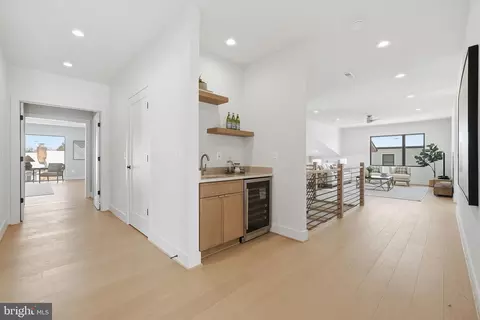 Entry Way - 6816 Dean Dr, Mclean, VA 22101 photo 6 of 8