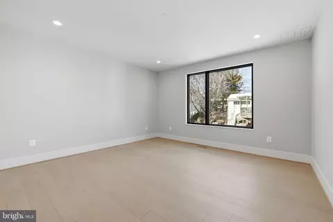 Bedroom - 6816 Dean Dr, Mclean, VA 22101 photo 2 of 9