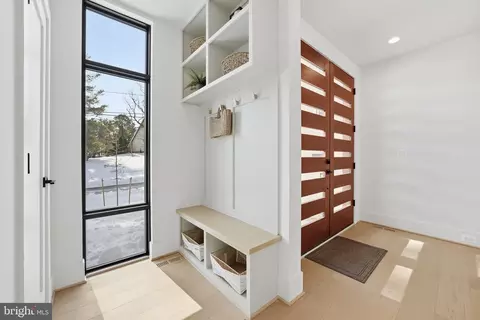Entry Way - 6816 Dean Dr, Mclean, VA 22101 photo 1 of 8