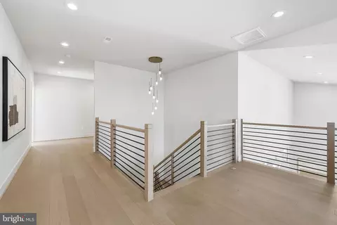 Entry Way - 6816 Dean Dr, Mclean, VA 22101 photo 5 of 8
