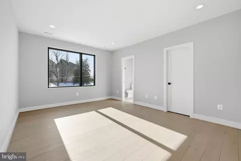 Bedroom - 6816 Dean Dr, Mclean, VA 22101 photo 3 of 9