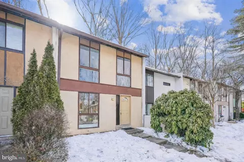 2315 Emerald Heights Ct, Reston, VA 20191