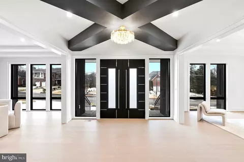 Entry Way - 942 Dead Run Dr, Mclean, VA 22101 photo 2 of 12