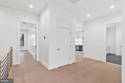 Entry Way - 942 Dead Run Dr, Mclean, VA 22101 photo 9 of 12