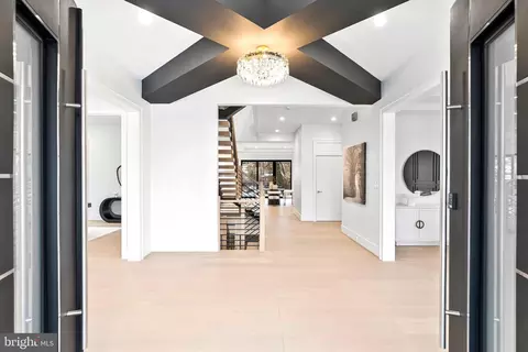 Entry Way - 942 Dead Run Dr, Mclean, VA 22101 photo 1 of 12