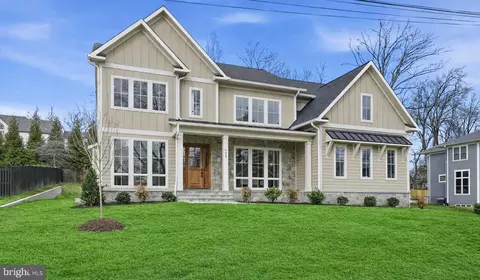 508 Nelson Dr NE, Vienna, VA 22180