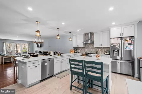 Kitchen - 7229 Olde Lantern Way, Springfield, VA 22152 photo 3 of 5