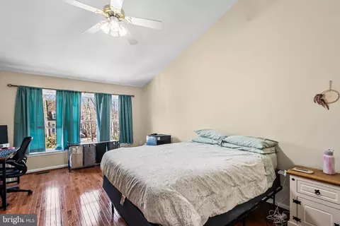 Bedroom - 7229 Olde Lantern Way, Springfield, VA 22152 photo 1 of 4