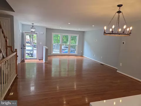 Living - 7229 Olde Lantern Way, Springfield, VA 22152 photo 3 of 4