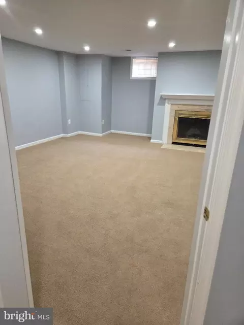Living - 7229 Olde Lantern Way, Springfield, VA 22152 photo 4 of 4