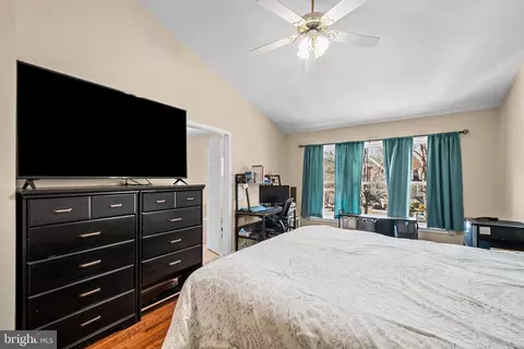 Bedroom - 7229 Olde Lantern Way, Springfield, VA 22152 photo 2 of 4