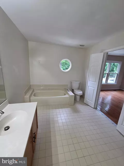 Bath - 7229 Olde Lantern Way, Springfield, VA 22152 photo 5 of 5