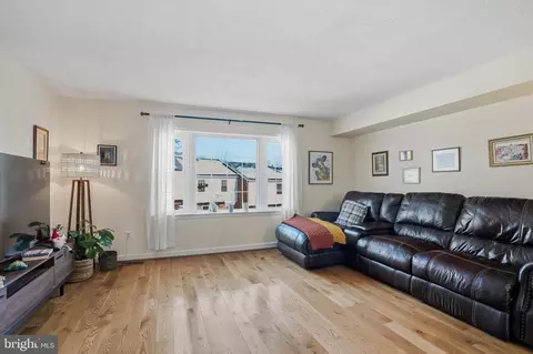 Living - 7745 Tiverton Dr #7745, Springfield, VA 22152 photo 1 of 1