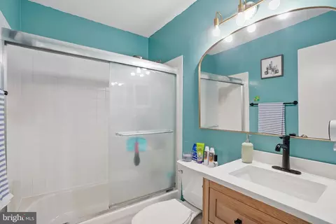 Bath - 7745 Tiverton Dr #7745, Springfield, VA 22152 photo 1 of 1