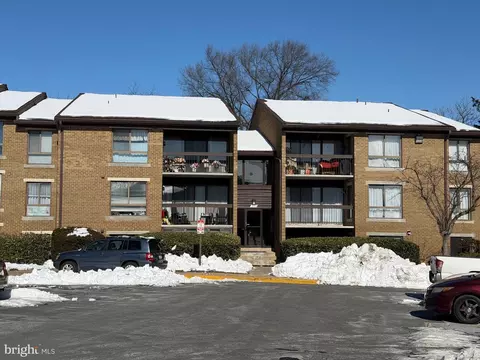 545 Florida Ave #203, Herndon, VA 20170