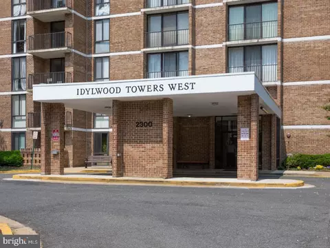 2300 Pimmit Dr #102, Falls Church, VA 22043