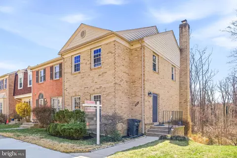 9984 Whitewater Dr, Burke, VA 22015