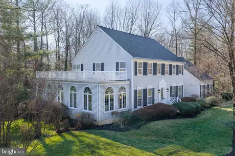 9723 S Park Cir, Fairfax Station, VA 22039