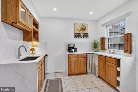Kitchen - 5931 Queenston St, Springfield, VA 22152 photo 2 of 5