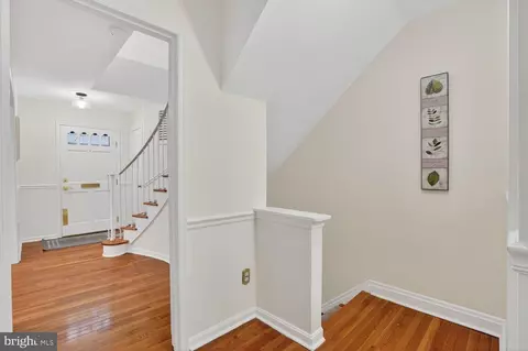 Entry Way - 5931 Queenston St, Springfield, VA 22152 photo 4 of 5