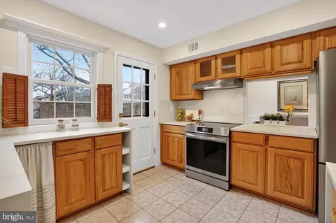 Kitchen - 5931 Queenston St, Springfield, VA 22152 photo 4 of 5