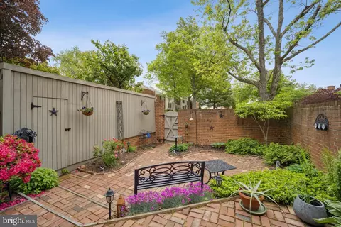 Exterior - 5931 Queenston St, Springfield, VA 22152 photo 3 of 6