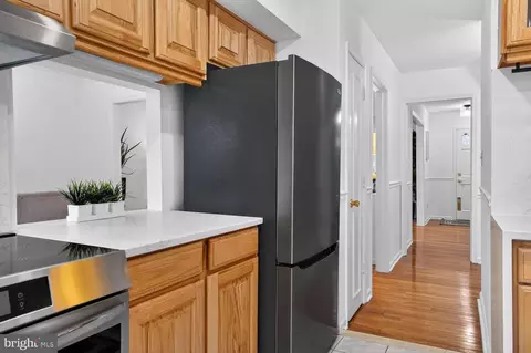Entry Way - 5931 Queenston St, Springfield, VA 22152 photo 2 of 5
