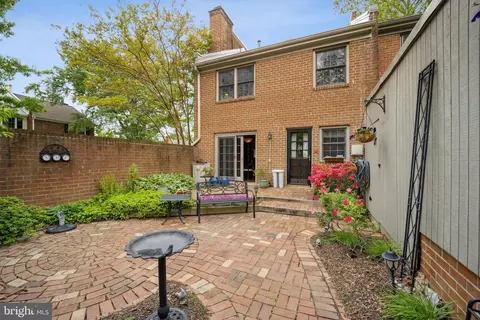 Exterior - 5931 Queenston St, Springfield, VA 22152 photo 5 of 6