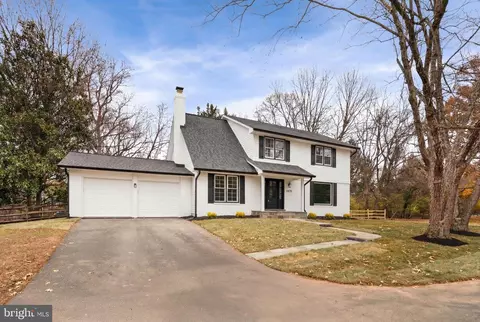 2678 Oakton Glen Dr, Vienna, VA 22181