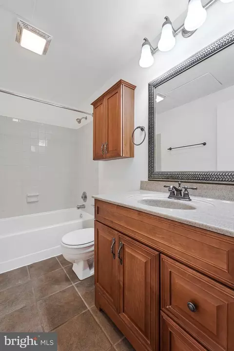 Bath - 11144 Beaver Ct #11144, Reston, VA 20191 photo 4 of 4