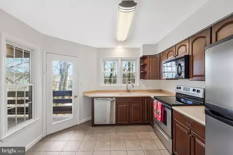 Kitchen - 11144 Beaver Ct #11144, Reston, VA 20191 photo 2 of 2