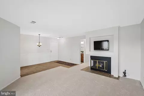 Living - 11144 Beaver Ct #11144, Reston, VA 20191 photo 3 of 3