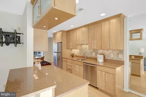 2120 Golf Course Dr, Reston, VA 20191 photo 16