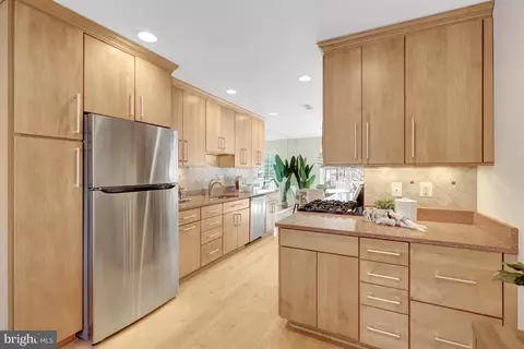 2120 Golf Course Dr, Reston, VA 20191 photo 20