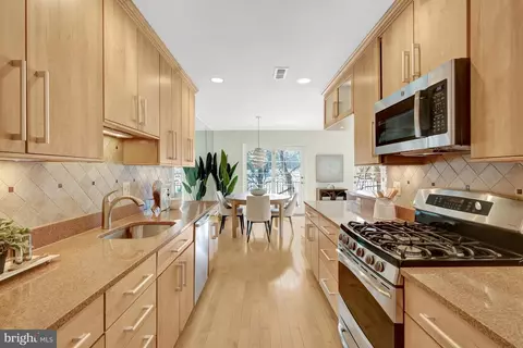 2120 Golf Course Dr, Reston, VA 20191 photo 17
