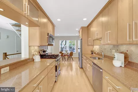 2120 Golf Course Dr, Reston, VA 20191 photo 18