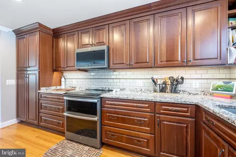 Kitchen - 6112 Harmon Pl, Springfield, VA 22152 photo 4 of 5