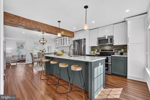 5707 Lawsons Hill Ct, Alexandria, VA 22310